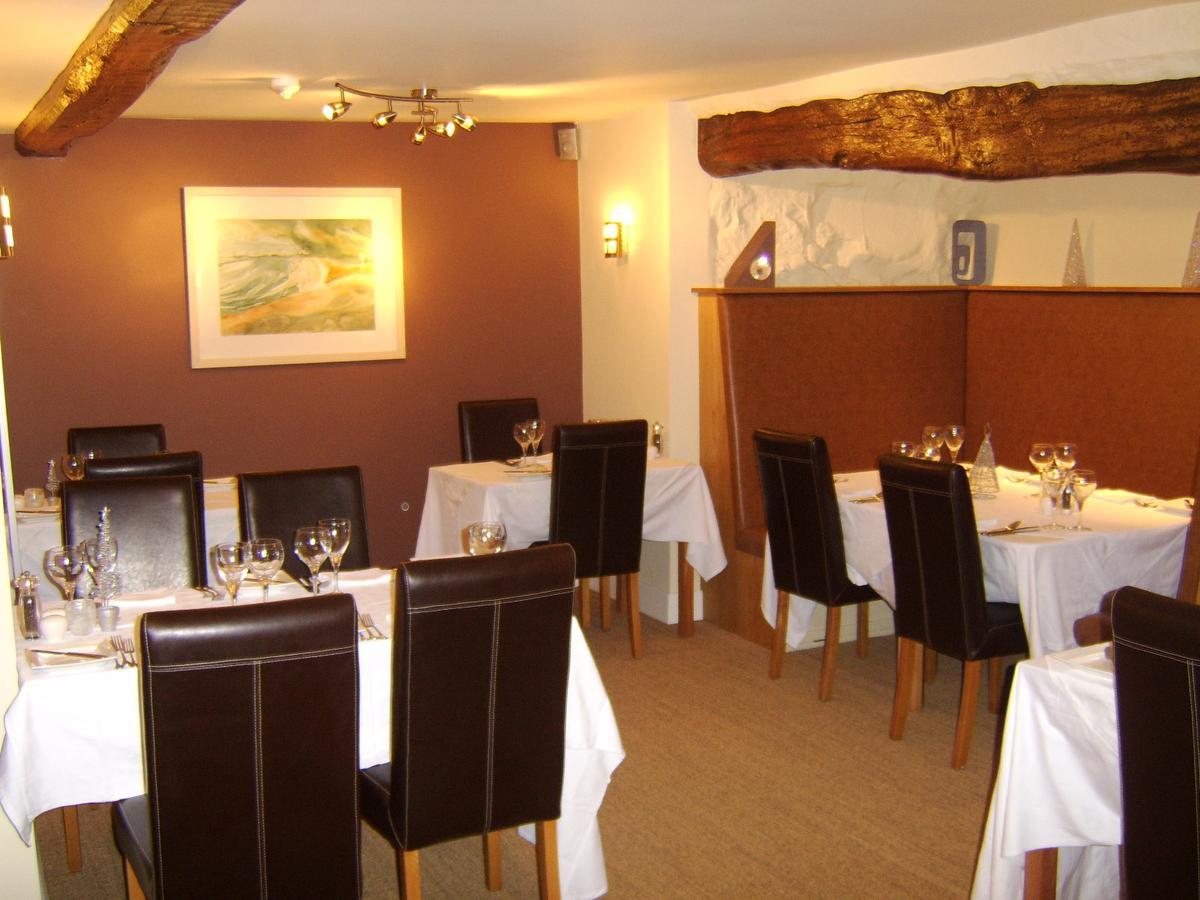 Castle Cottage Restaurant With Rooms ハーレック エクステリア 写真